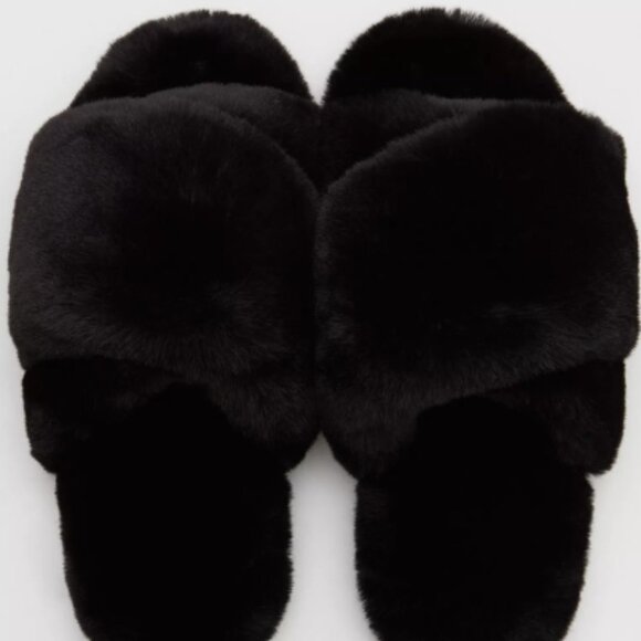 NWT - AERIE FUR SLIDES - SZ 7 - Picture 1 of 3